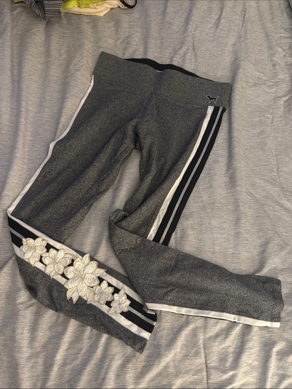 PINK Victoria's Secret Gray Leggings with White Floral Applique